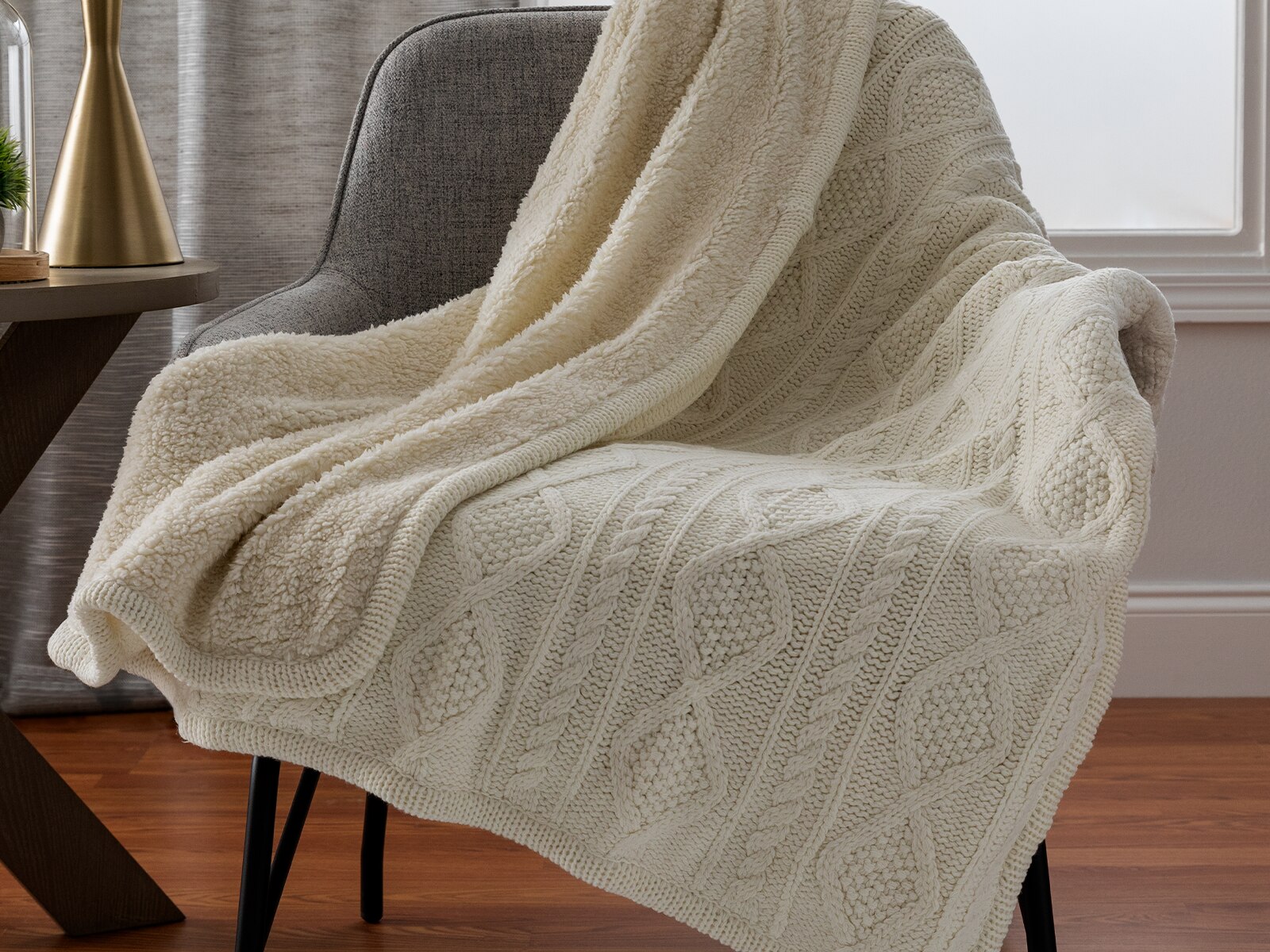 Chunky Cable Knit Sherpa Throw